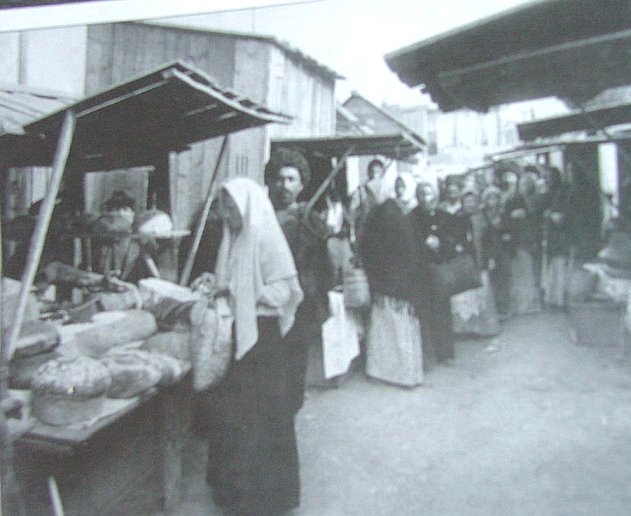 http://www.ourbaku.com/images/1/1c/Market_1918.jpg