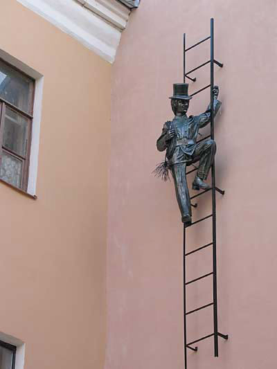 Trubosgist-skulptura-Peterburg.jpg