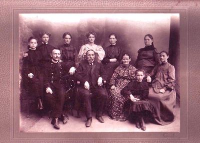 Baptist Andrey Mazaev family 1911.JPG