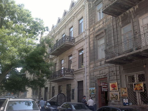 Building in Baku where Pepinov and Aga Huseun Razulzade lived.jpg
