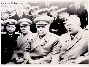 Справа налево: Н.С. Хрущев, Р.Я. Малиновский, А.А Епишев, Я.А. Пастернак.
