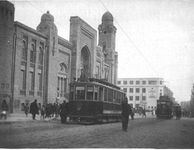 Трамвай на привокзальной площади (Баку).jpg