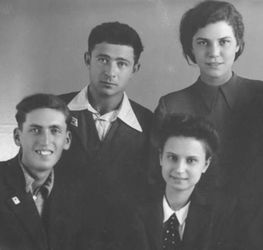 Rafik Shapiro Nora Rozin Olga Koroleva Arik Shvarckopf 1948.JPG