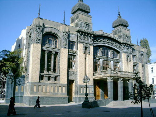 Театр оперы и балета (Баку, 2008).JPG
